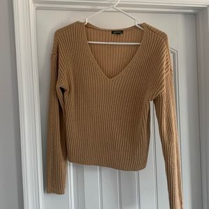 Size L. Cropped sweater. Camel color.